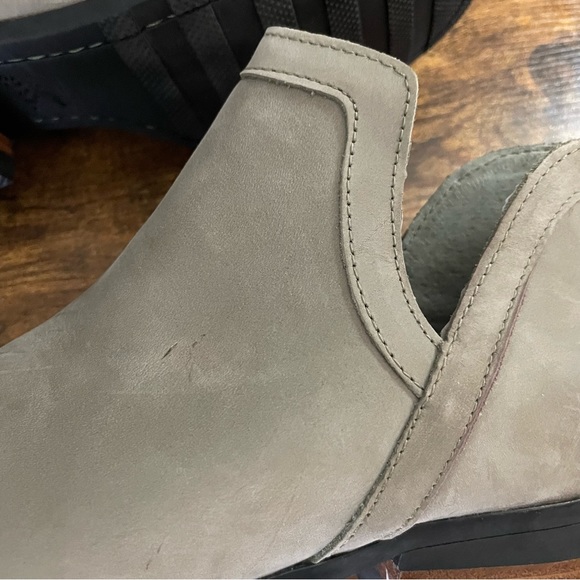 Sorel Lolla II Cutout Ankle Boot NWOT Suede 10.5 Sage Waterproof - Picture 5 of 8